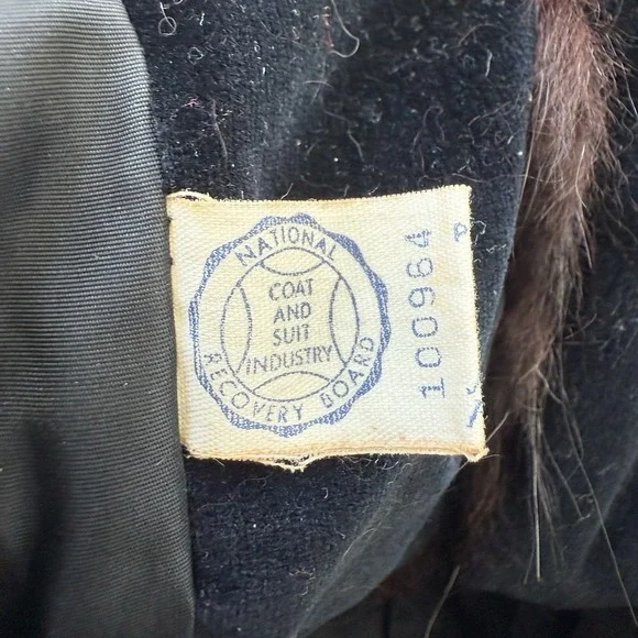 Vintage 1940s 1950s Black Velvet Jacket Real Fur Collar Button Front - Picture 7 of 9